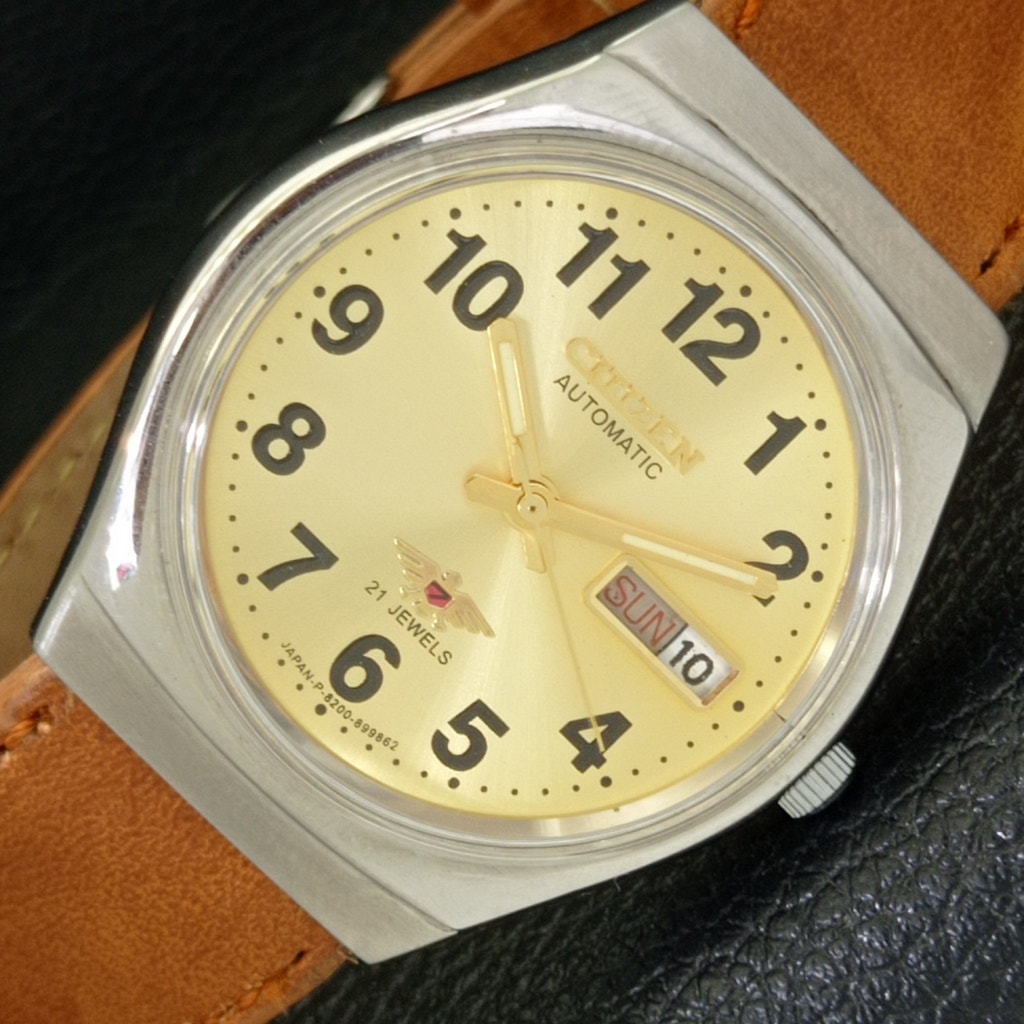 Vintage 1973 Citizen Automatic Mens Silver Watch WDaydate  Gold Accents
